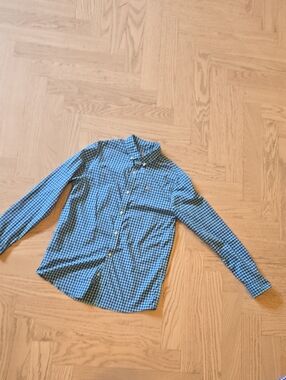 Boys 16 large  Vineyard Vines Blue Gingham Performance Shirt